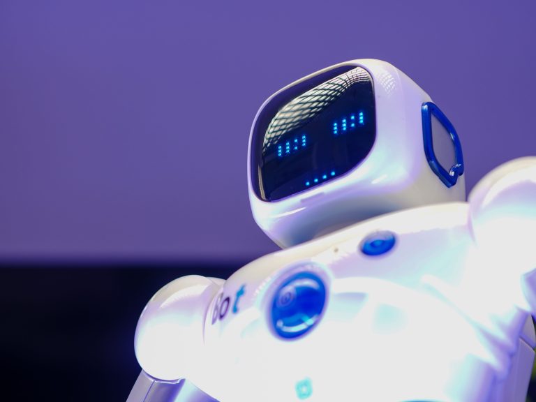 Modern humanoid robot with a digital face representing artificial intelligence writing content online
